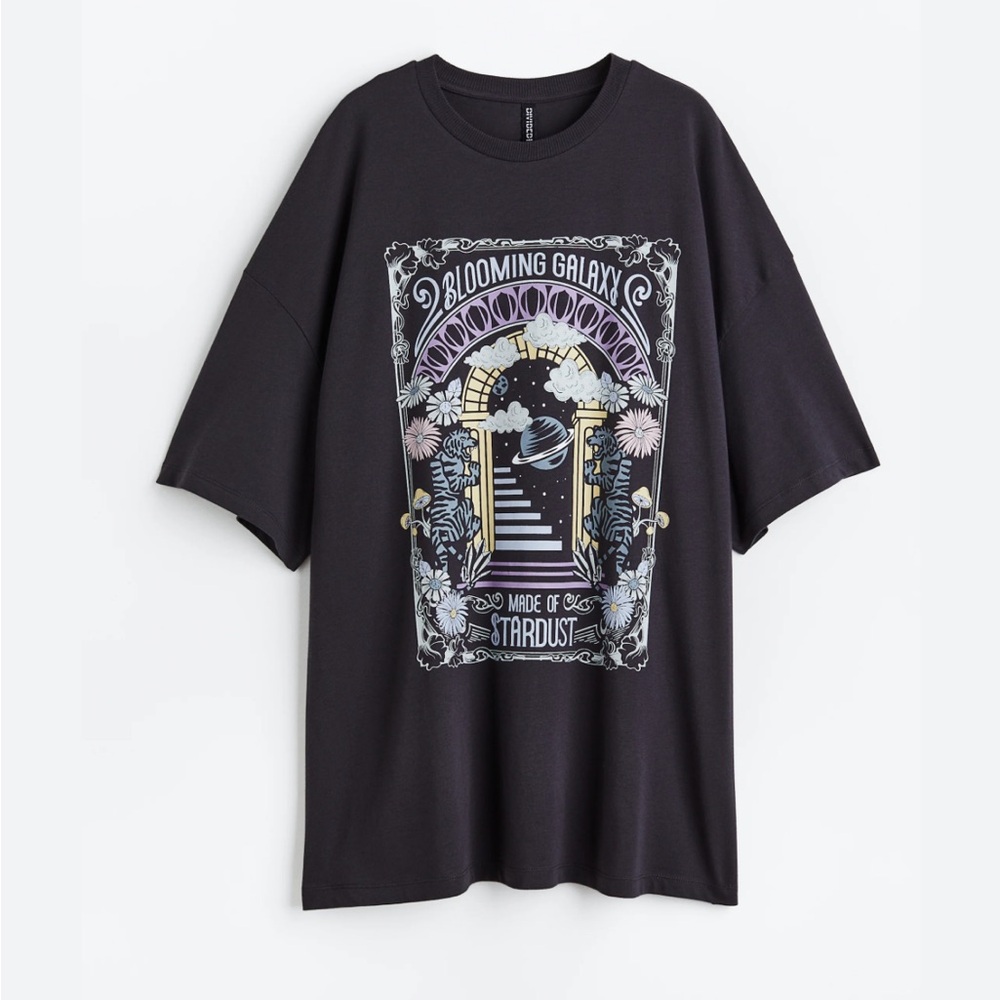 H&M Black Graphic Short Sleeve Tee with Cosmic Print NWT - Picture 2 of 7